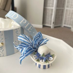 MUD PIE Trinket Box Blue/White Hat Ribbon
And Flowers